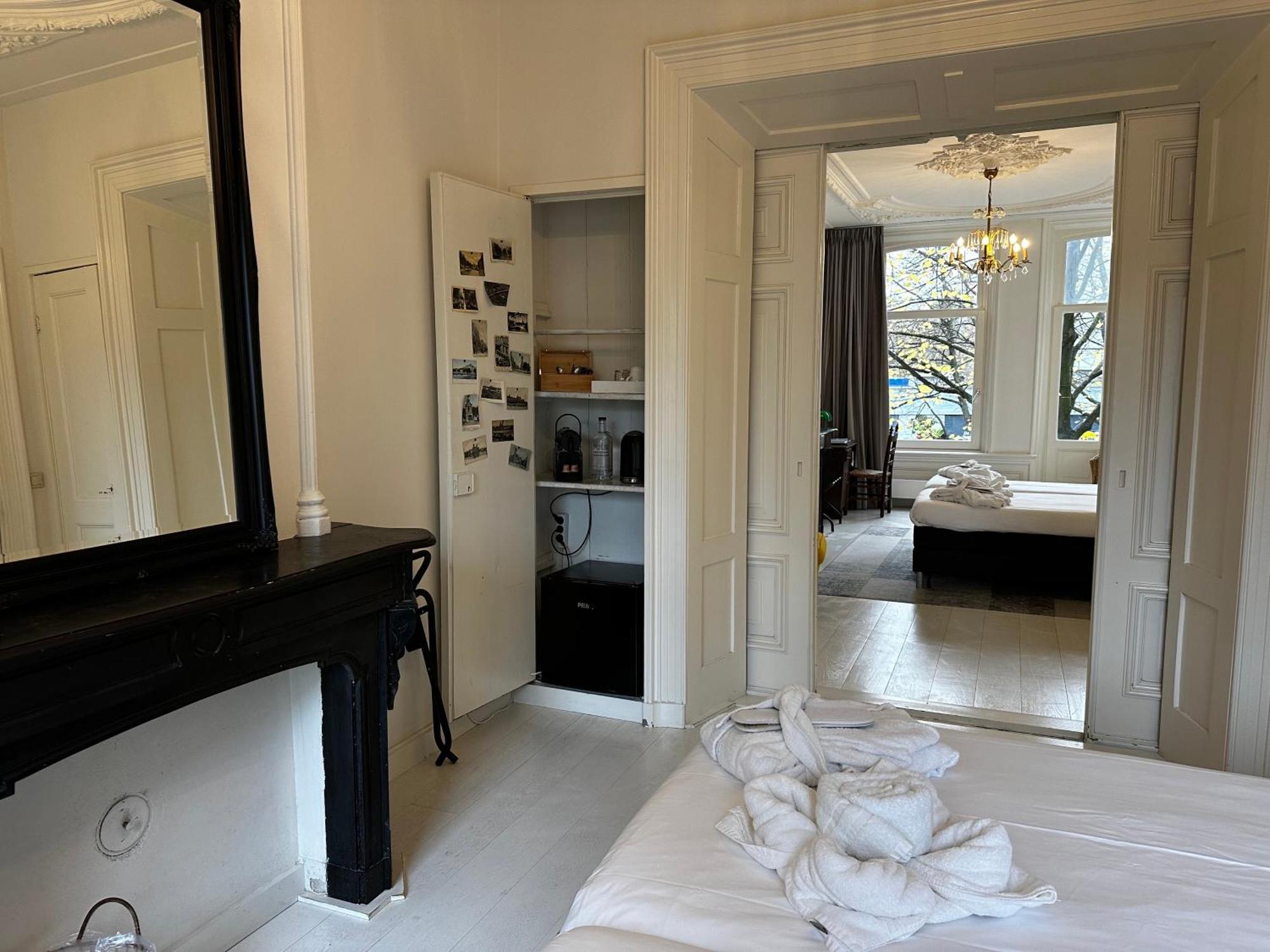 Nine-T-Teen Bed And Boutique Ámsterdam Exterior foto
